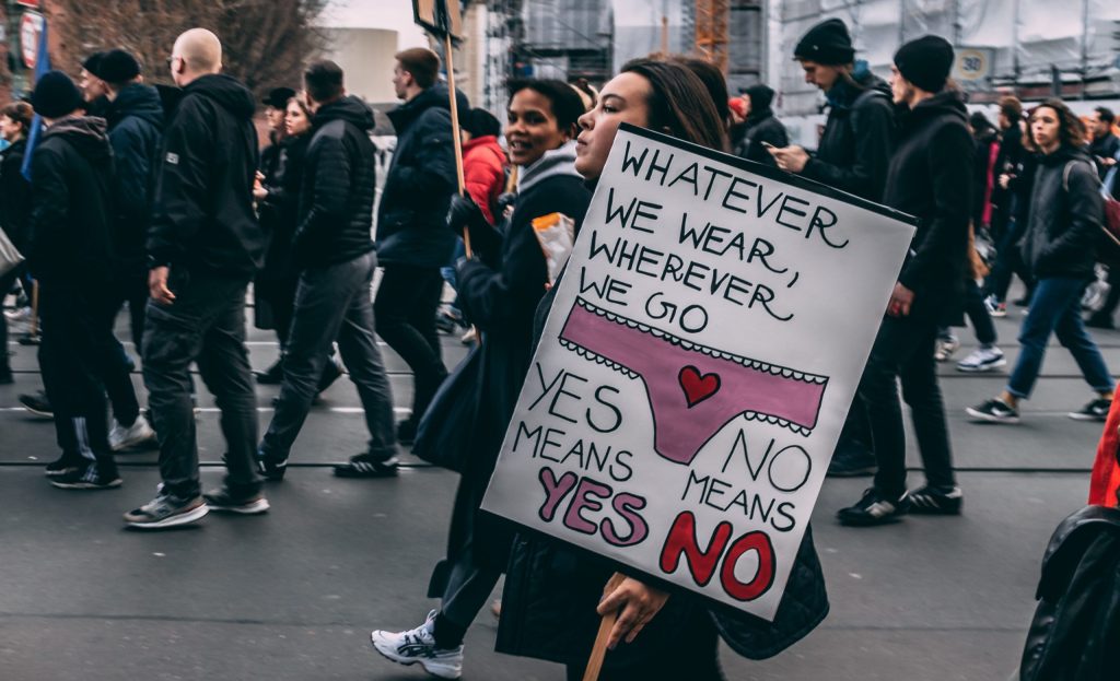 ¿Cuáles son las diferencias entre el abuso y la agresión sexual?